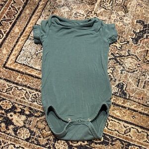 Kyte baby bodysuit (3-6)